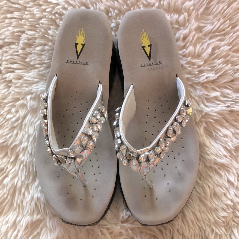 Al ladies platform Volatile flip flops size 10